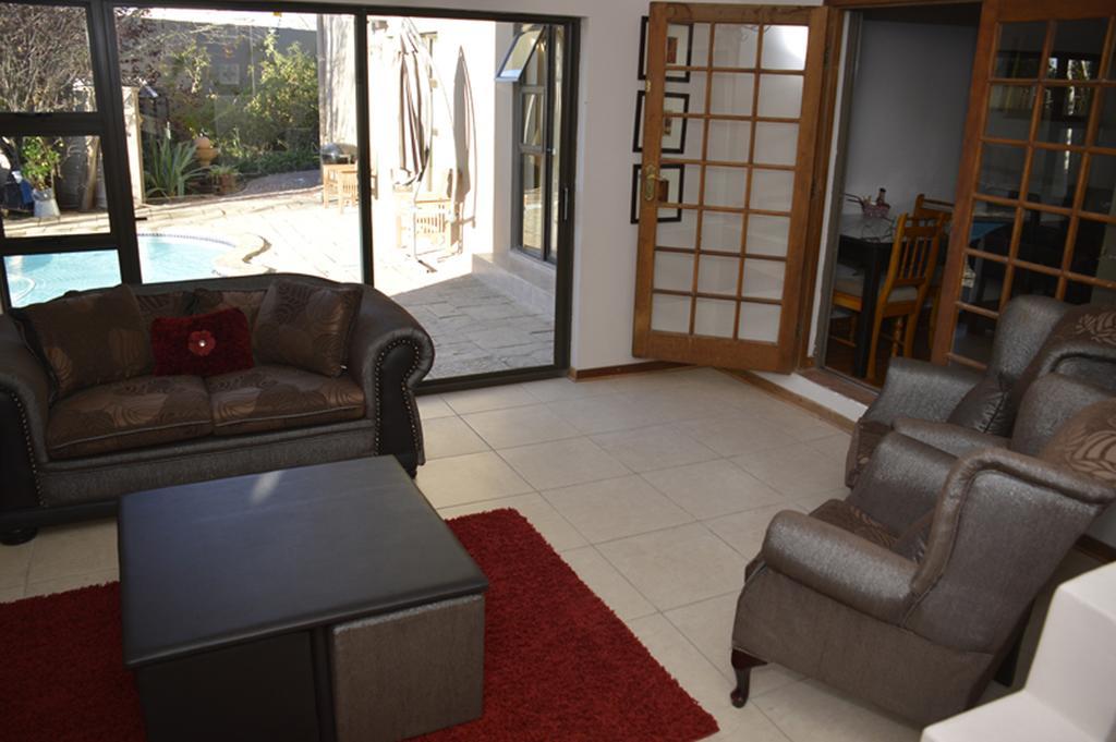 Two Bells Guest House ブルームフォンテーン エクステリア 写真