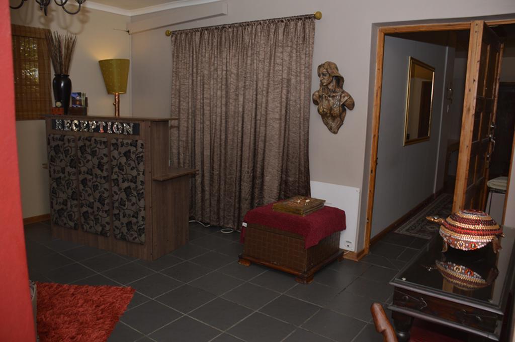 Two Bells Guest House ブルームフォンテーン エクステリア 写真